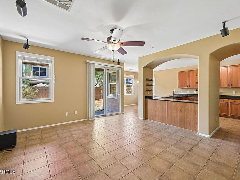 2330 E PECAN Road photo 4