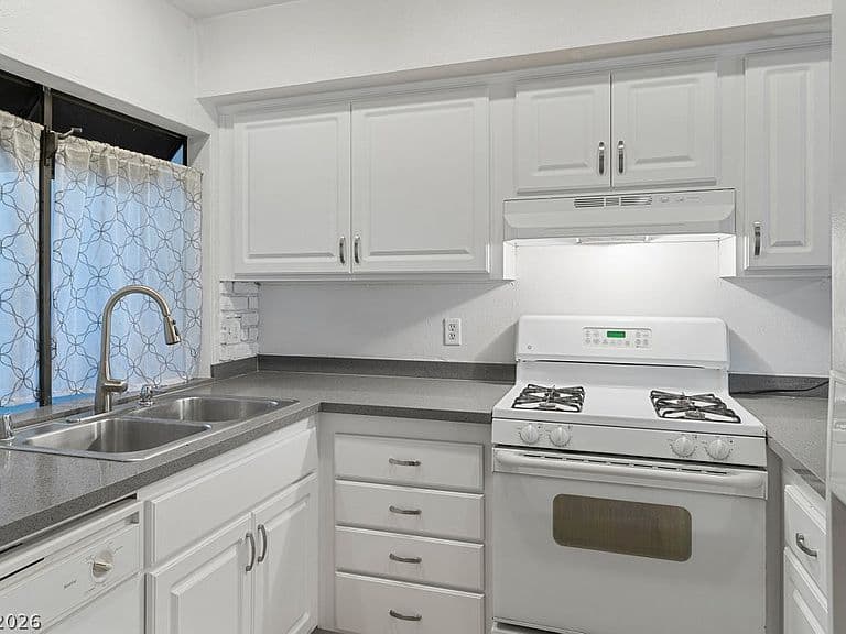 4060 Gold Coast Dr photo 3