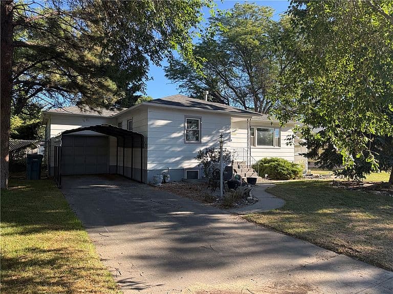 1641 Custer Ave photo 1
