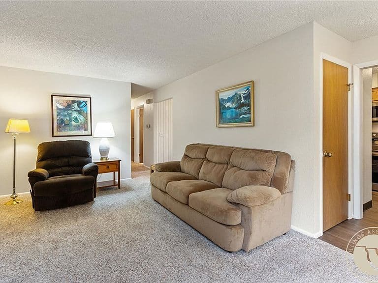 2121 Green Valley Dr photo 5