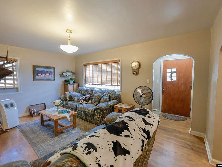 906 Ruby Pl photo 4