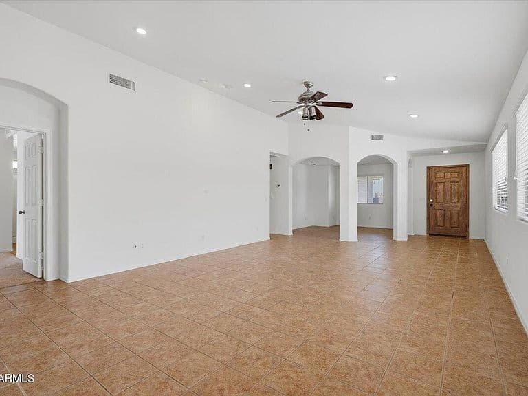 25730 W St Catherine Avenue photo 3