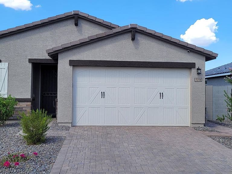 7056 W DESERT Drive photo 1
