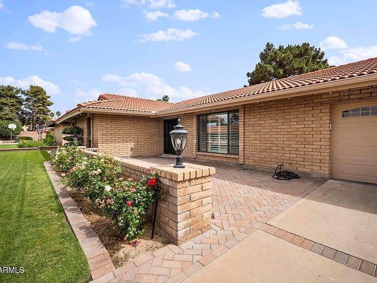 409 E CAROL ANN Way photo 3