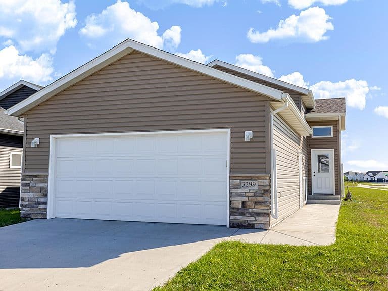 3299 Maple Leaf Loop S photo 1