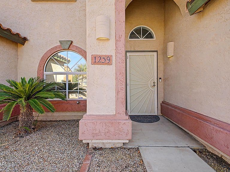 1259 E SUNSET Drive photo 5