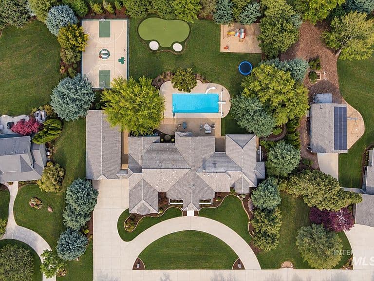 1152 W Newfield Dr photo 3
