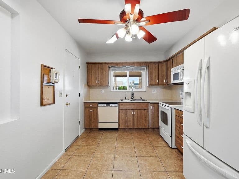 10027 W DEANNE Drive photo 5