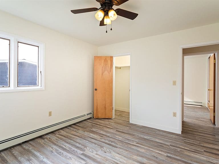 484 6th Ave photo 5