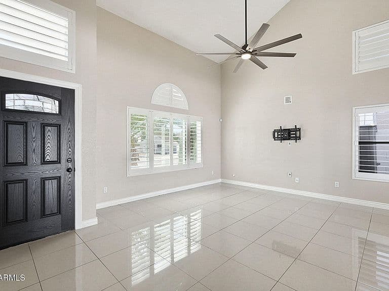 3224 E TARO Lane photo 4