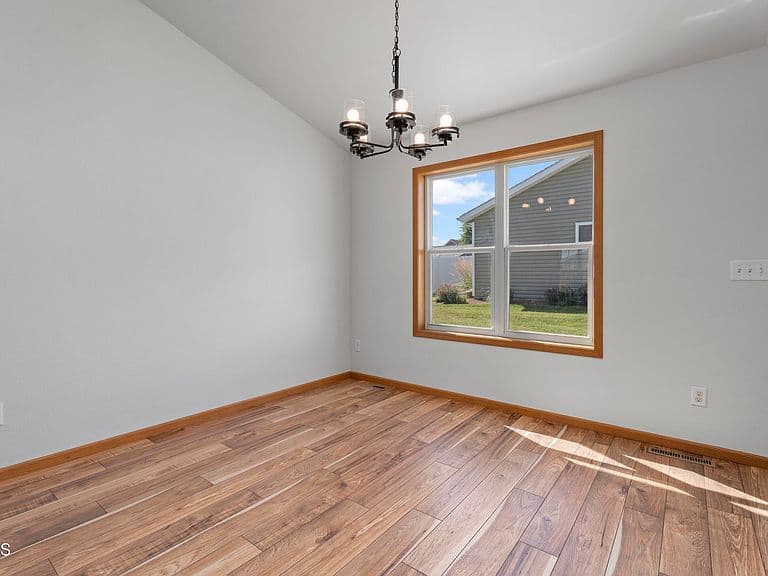 1021 E Lasalle Dr photo 5