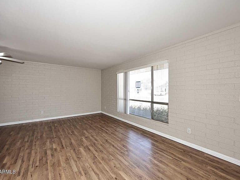 10913 W CANTERBURY Drive photo 4
