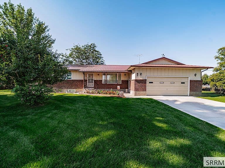 477 Claremore Dr photo 1