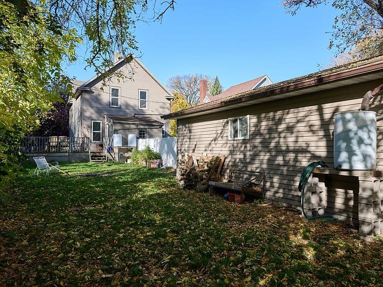 610 University Dr S photo 4
