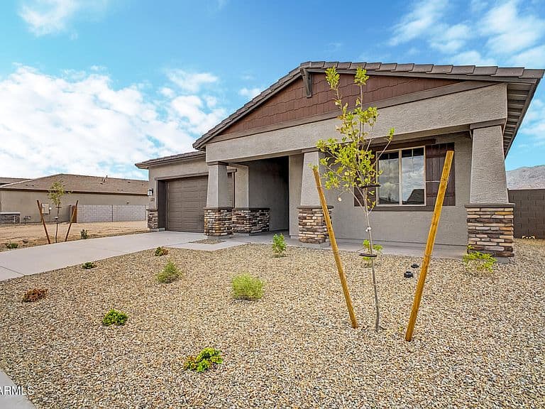 22227 W BLACKHAWK Drive photo 2