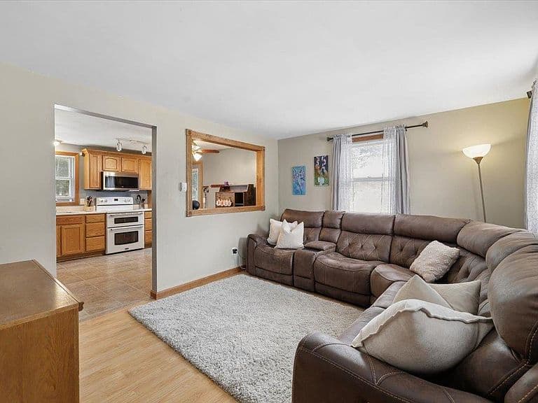 23 Hampshire Drive photo 3