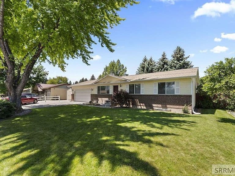 622 Maurine St photo 3