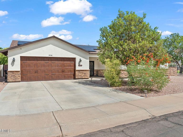 9098 E LUDLOW Drive photo 4