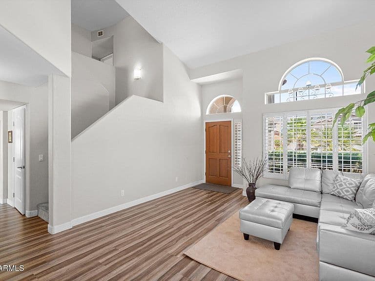 613 W SERENO Drive photo 4