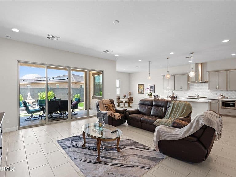 17389 W SURREY Drive photo 4