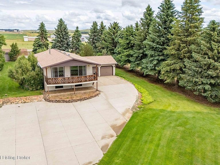 3030 Lakeview Dr photo 1