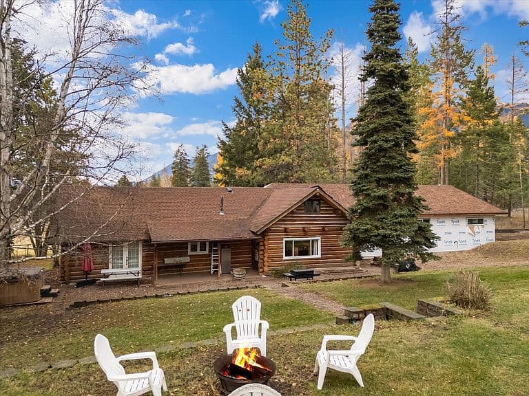 599 Van Sant Rd photo 2