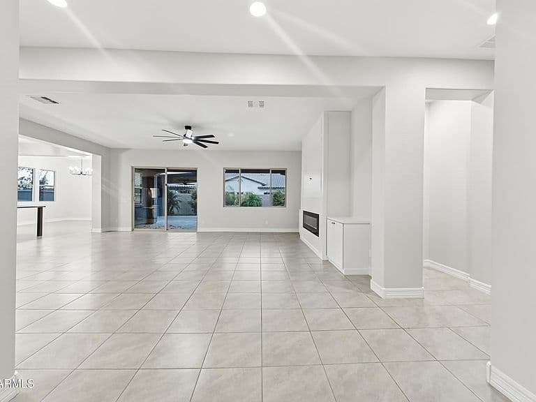 1928 E LA COSTA Drive photo 3