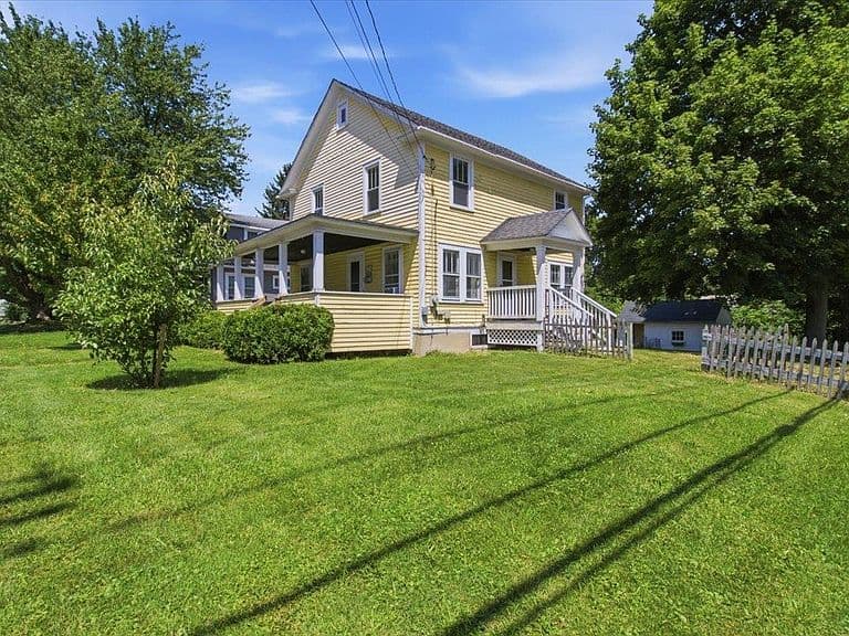 301 Elm Street photo 2