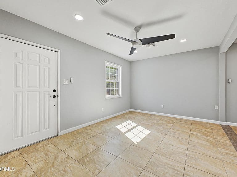 1410 E WINDSOR Avenue photo 5