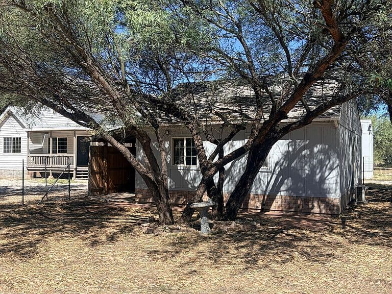 1046 E Butterfield Ln photo 2