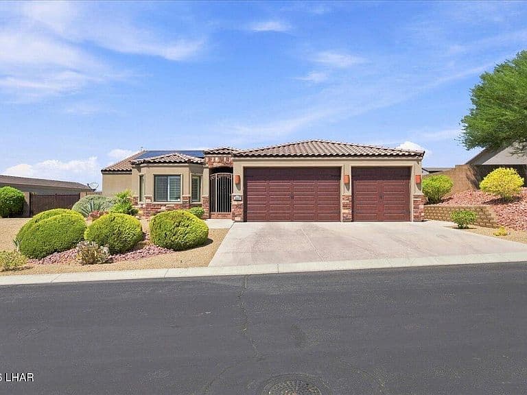 3267 Esmerelda Dr photo 2