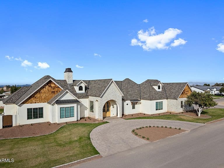 18212 E NAVAJO Drive photo 2
