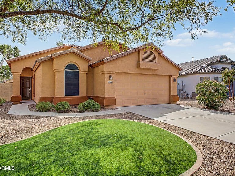 15745 W LATHAM Street photo 2