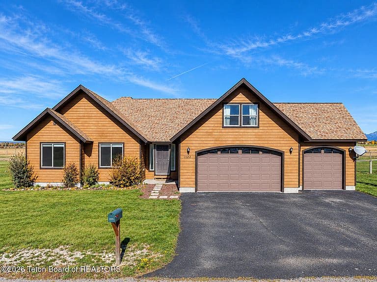 1122 Canoe Loop photo 1
