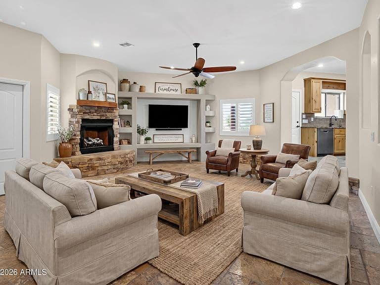 31829 N PAMELA Drive photo 3