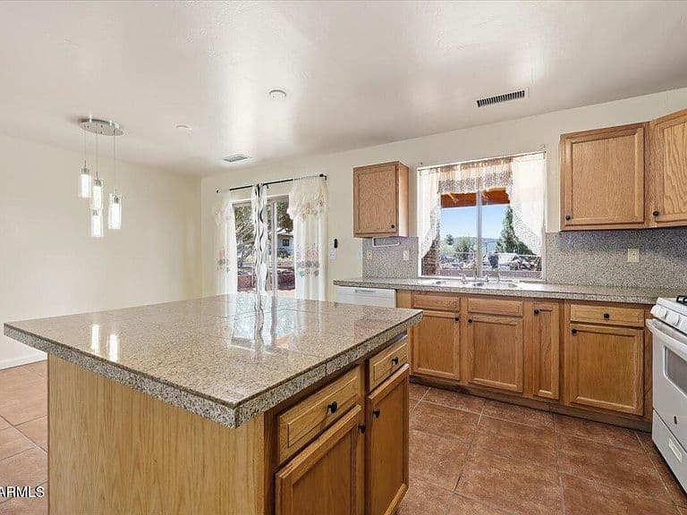 4735 E Valley Lane photo 4
