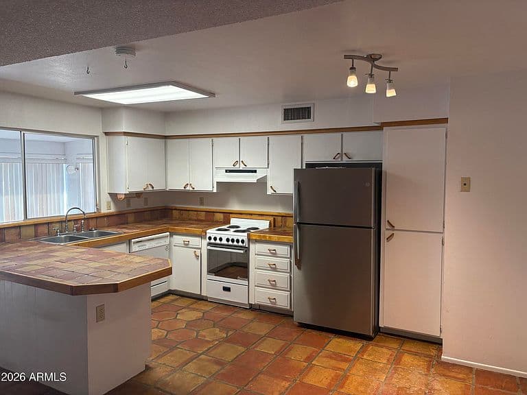 2020 E RICE Drive photo 3