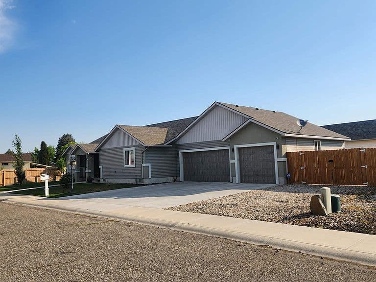 1536 Marie Dr photo 2