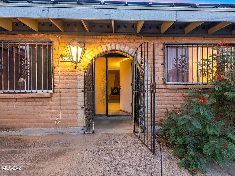 3264 S Eastview Ave photo 4
