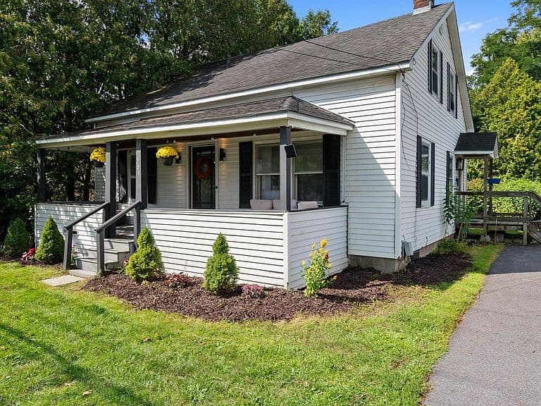 281 Hinesburg Road photo 1