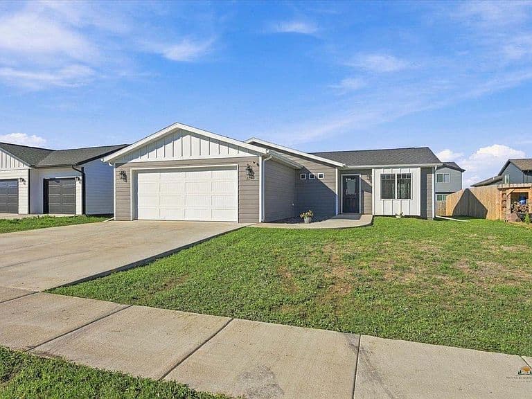 627 Bomber Way photo 2