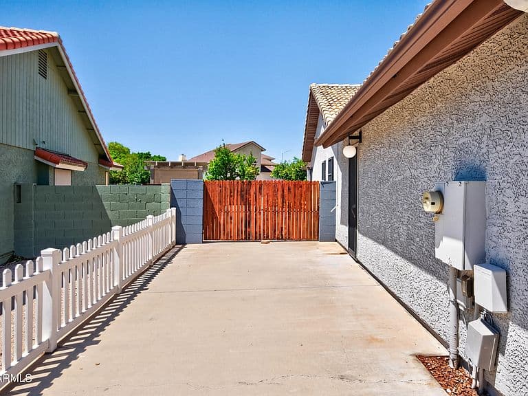 2240 N GAYLORD -- photo 5