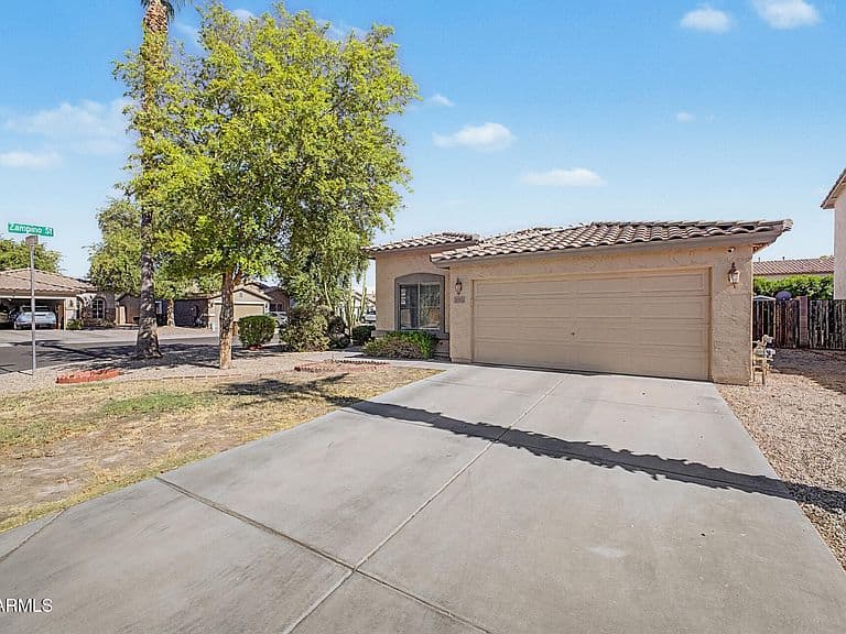 1753 E ANASTASIA Street photo 4