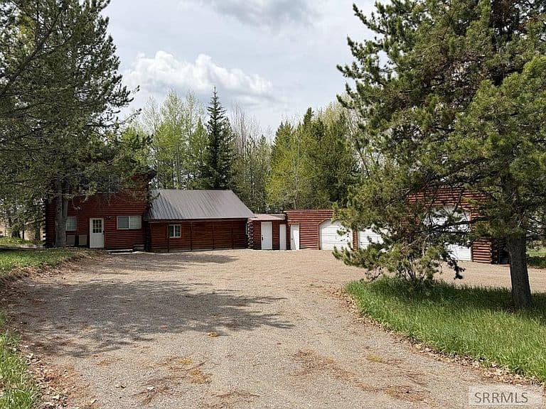 4450 Golden Eagle Dr photo 3