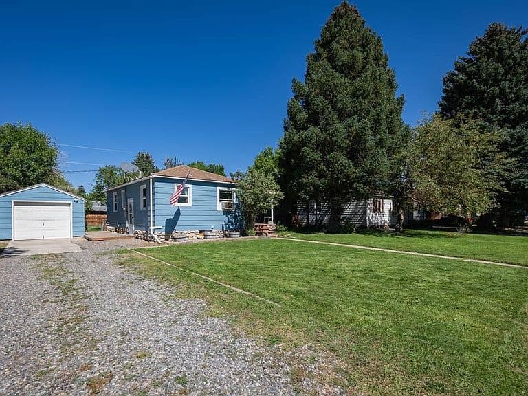 2105 Stampede Ave photo 4