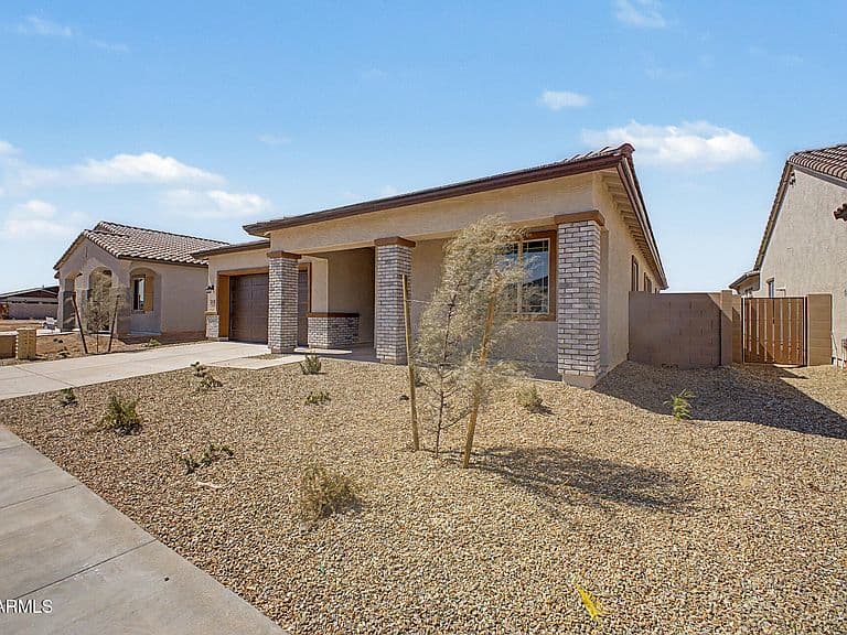 22204 W BLACKHAWK Drive photo 2
