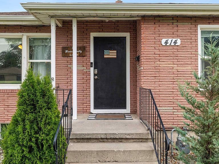 414 Bracken St N photo 2