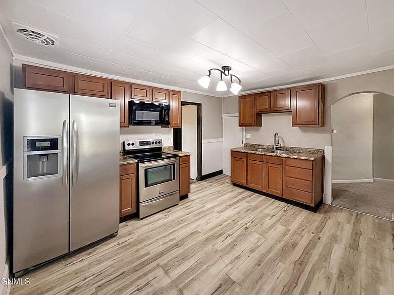 605 West Broadway photo 4