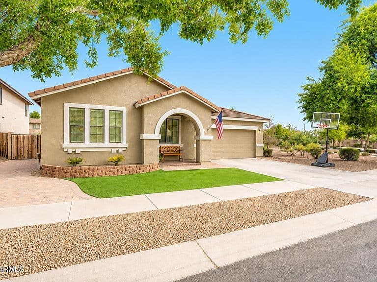 2729 S HANSEN Drive photo 4