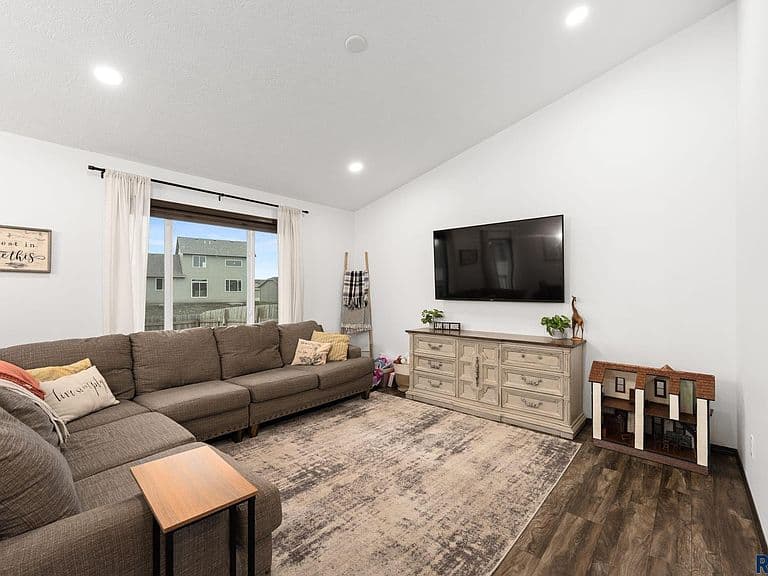 710 Prairieside Trl photo 2